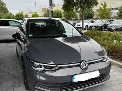 Gebraucht VW Golf VIII Move 150 PS (110 kW) 2023 Grau Limousine