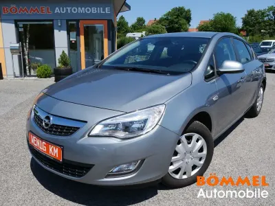 Gebraucht Opel Astra Edition 116 PS (85 kW) 2011 Silber Limousine
