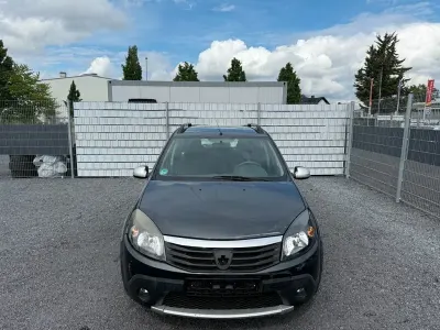 Używany Dacia Sandero Stepway 84 KM (61 kW) 2012 Srebrny Sedan/Limuzyna