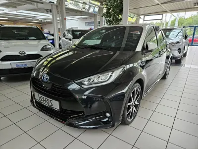 Gebraucht Toyota Yaris Hybrid Style 116 PS (85 kW) 2021 Mysticschwarz mica Kleinwagen
