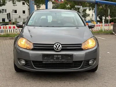 Gebraucht VW Golf VI Highline 122 PS (89 kW) 2009 Grau Limousine
