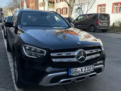 Używany Mercedes GLC300e 306 KM (225 kW) 2021 Czarny SUV