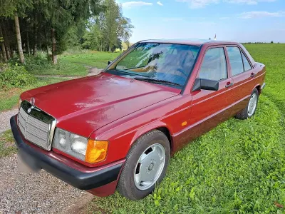 Gebraucht Mercedes 190 72 PS (52 kW) 1990 Rot Limousine