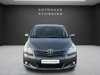 Gebraucht Toyota Verso Travel 147 PS (108 kW) 2012 Grau Van / Kleinbus