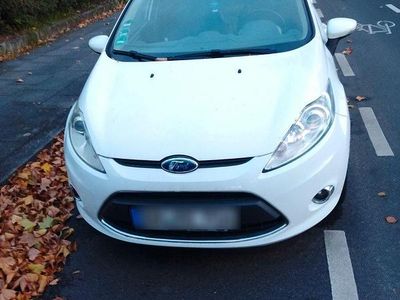 Gebraucht Ford Fiesta Titanium 82 PS (60 kW) 2010 Weiß Kleinwagen