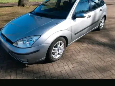Używany Ford Focus 131 KM (96 kW) 2004 Srebrny Sedan/Limuzyna