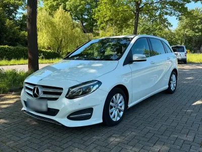 Gebraucht Mercedes B180 122 PS (89 kW) 2015 Weiß Kleinwagen