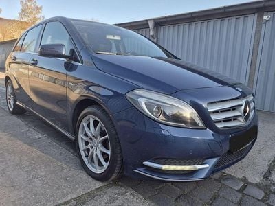 Gebraucht Mercedes B180 122 PS (89 kW) 2012 Blau Van / Kleinbus
