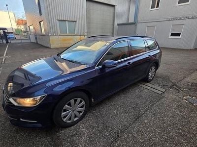 Usata VW Passat 150 CV (110 kW) 2019 Blu Station wagon