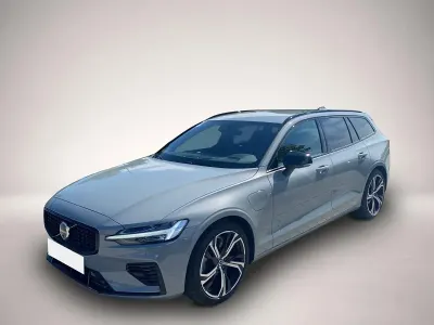 Gebraucht Volvo V60 Plus 455 PS (334 kW) 2024 Manufacturer Kombi