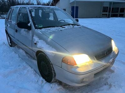 Silber Gebraucht 2001 Suzuki Swift Sport Kleinwagen | 420 €