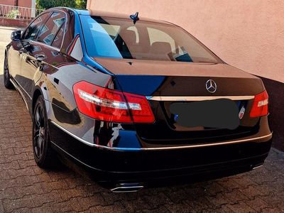 Gebraucht Mercedes E220 Avantgarde 170 PS (125 kW) 2011 Schwarz Limousine