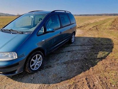 Blau Gebraucht 2002 VW Sharan Van / Kleinbus | 2.700 €
