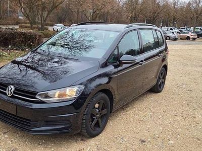 Schwarz Gebraucht 2019 VW Touran Van / Kleinbus | 19.700 € (Fairer Preis)
