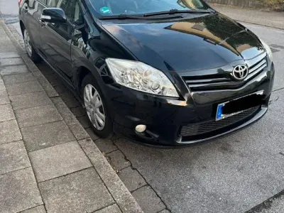 Gebraucht Toyota Auris 99 PS (72 kW) 2010 Schwarz Kleinwagen