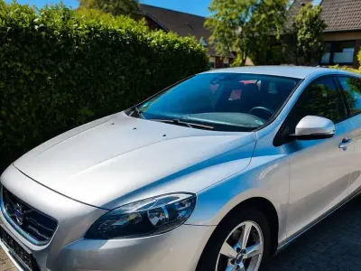 Usata Volvo V40 120 CV (88 kW) 2016 Argento Berlina