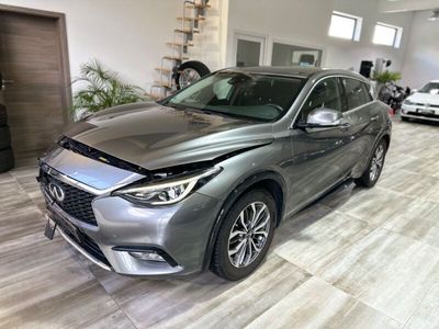 gebraucht Infiniti Q30 1.5d Premium *Bi-Xenon*PDC*SHZ*Navi*1.Hand*