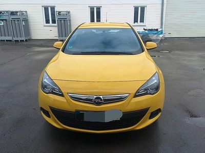 Gebraucht Opel Astra GTC 140 PS (102 kW) 2013 Gelb Coupé