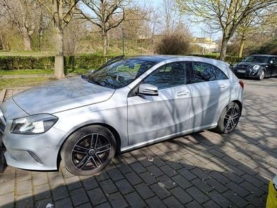 Gebraucht Mercedes A180 AMG line 109 PS (80 kW) 2015 Silber Limousine