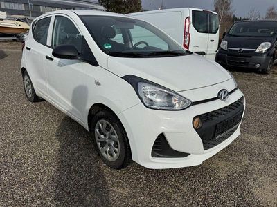 Weiß Gebraucht 2017 Hyundai i10 Classic Kleinwagen | 7.490 € (Fairer Preis)