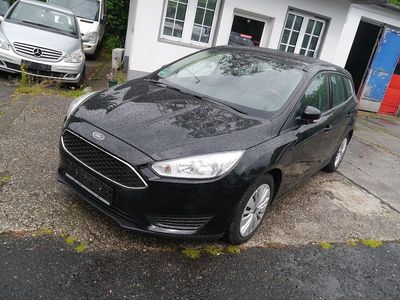 Gebraucht Ford Focus Trend 101 PS (74 kW) 2016 Schwarz Kombi