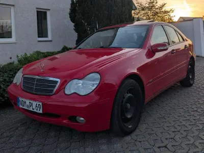Second-hand Mercedes C200 Classic 116 CP (85 kW) 2002 Roșu Berlinǎ