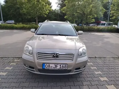 Gebraucht Toyota Avensis 116 PS (85 kW) 2005 Silber Kombi