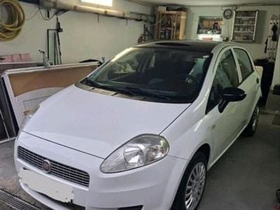 Weiß Gebraucht 2009 Fiat Grande Punto Kleinwagen | 1.900 € (Guter Preis)