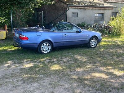 Second-hand Mercedes CLK200 Elegance 136 CP (100 kW) 1999 Albastru Cabrio