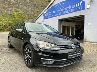 Gebraucht VW Golf VII IQ Drive 131 PS (96 kW) 2019 Schwarz Limousine
