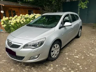 Gebraucht Opel Astra Innovation 165 PS (121 kW) 2011 Silber Kombi
