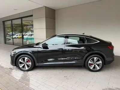 Usata Audi Q8 e-tron Advanced 250 kW (340 CV) 2023 Nero SUV