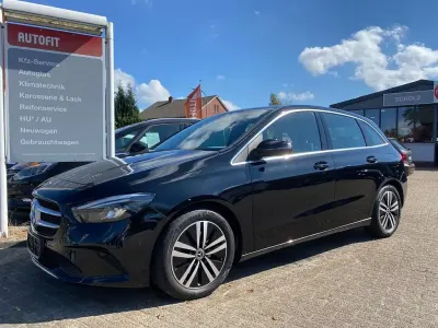 Gebraucht Mercedes B200 150 PS (110 kW) 2022 Schwarz Kleinwagen