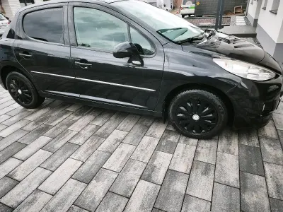 Gebraucht Peugeot 207 120 PS (88 kW) 2011 Schwarz Limousine