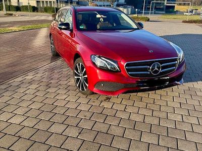 Rot Gebraucht 2020 Mercedes E300 Limousine | 26.900 € (Fairer Preis)
