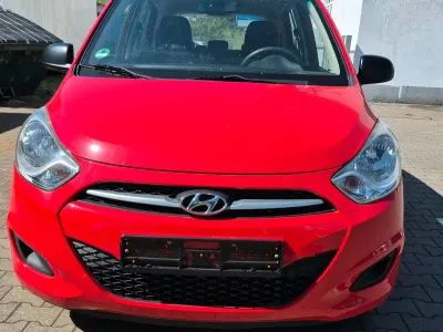 Gebraucht Hyundai i10 69 PS (50 kW) 2012 Rot Kleinwagen