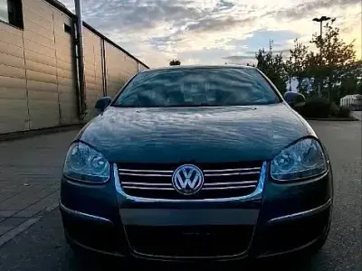 Gebraucht VW Jetta 102 PS (75 kW) 2006 Grün Limousine