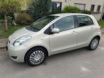 Gebraucht Daihatsu Charade 99 PS (72 kW) 2012 Gelb Limousine