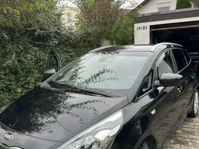 Gebraucht Kia Carens 135 PS (99 kW) 2016 Schwarz Van / Kleinbus