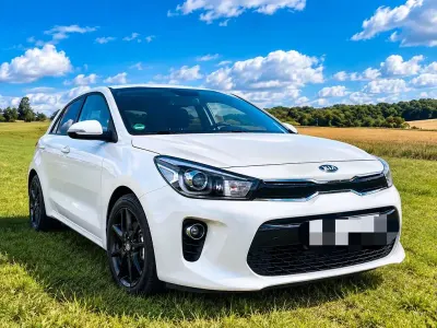 Gebraucht Kia Rio DREAM-TEAM Edition 84 PS (61 kW) 2017 Weiß Limousine