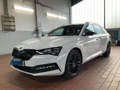 Gebraucht Skoda Superb SportLine 190 PS (139 kW) 2023 Bila moon/moon white Kombi