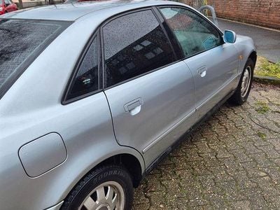 Gebraucht Audi A4 101 PS (74 kW) 1998 Silber Limousine