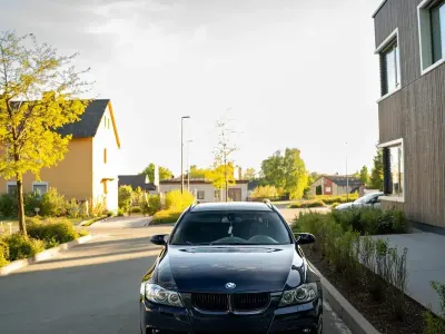 Gebraucht BMW 320 163 PS (119 kW) 2007 Blau Kombi