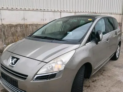 Gebraucht Peugeot 5008 156 PS (114 kW) 2010 Grau Van / Kleinbus