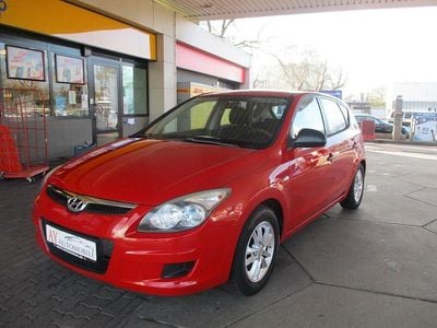 Gebraucht Hyundai i30 Classic 109 PS (80 kW) 2010 Rot Limousine