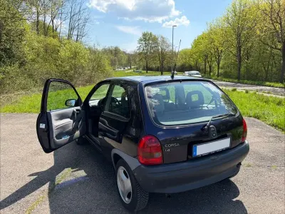 Używany Opel Corsa Swing 54 KM (39 kW) 1996 Niebieski Hatchback