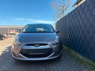 Second-hand Hyundai ix20 Edition 90 CP (66 kW) 2012 Gri Hatchback