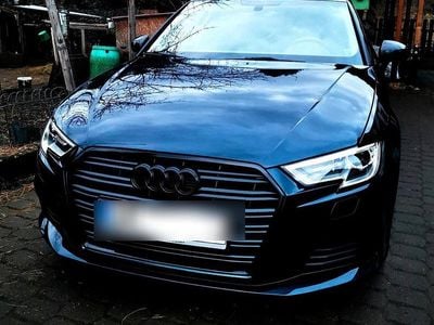 Blau Gebraucht 2018 Audi A3 Sportback Kleinwagen | 15.000 € (Etwas zu teuer)