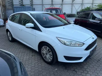 Gebraucht Ford Focus Trend 101 PS (74 kW) 2014 Weiß Limousine