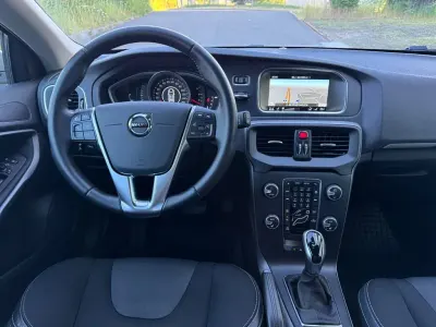 Gebraucht Volvo V40 Momentum 120 PS (88 kW) 2016 Silber Kombi